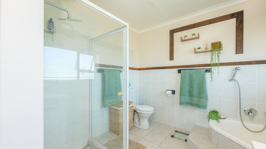 4 Bedroom Property for Sale in Struisbaai Western Cape